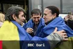 اوکرایني کډوال د روسيې له اشغال څخه د آزادۍ وروسته خپل هېواد ته راستنېږي