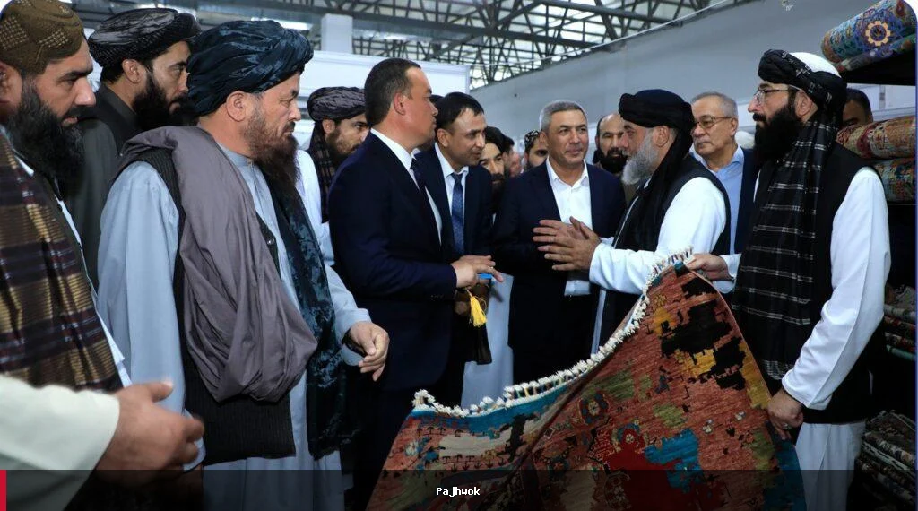 د اوزبکستان ترمذ ښار کې د افغانستان او اوزبېکستان د سپکو صنایعو ګډ نندارتون پرانیستل شو