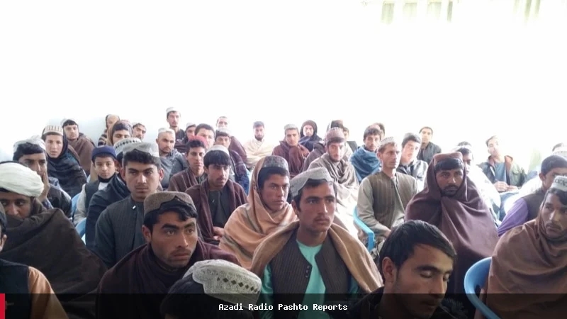 د افغانستان ځوانان د لوړو زده‌کړو پر ځای د کار لټه کوي