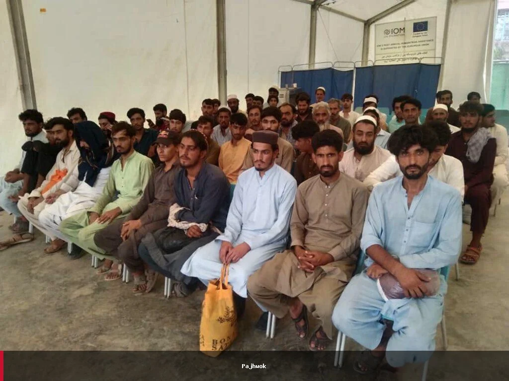 ۶۰۴ افغان کډوال له پاکستانه هېواد ته راستنېږي