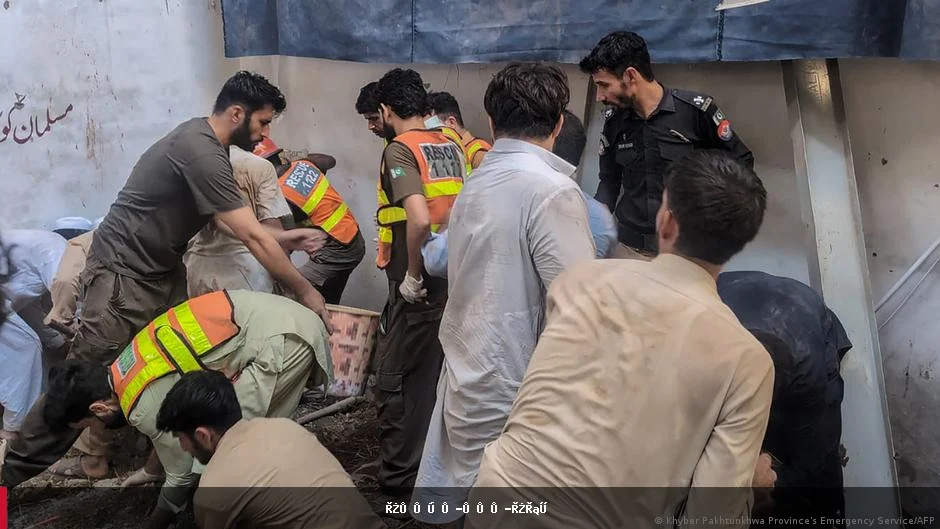 په پاکستان کې د ابتدائیه مکتب چت د ۳۵ کسانو ژوند واخیست